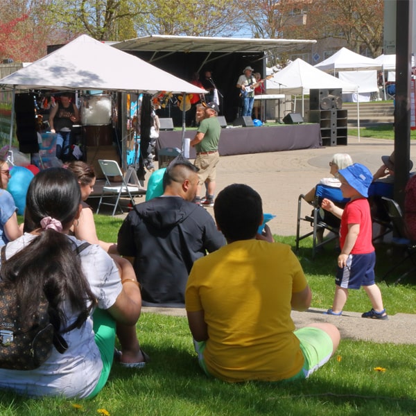 what is the difference between a standard event porta potty and a luxury event portable toilet